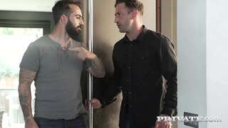 Hierdie horny gat blonde chick kan nie genoeg kry piel! Sy sit haar gat te werk deur die neem van intense poesie dreun en dubbel diep keel aksie in&#039;n nare threeway. Volle Flick by Private.com!