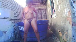 Golchi dros fy pwll yn y noethlymun