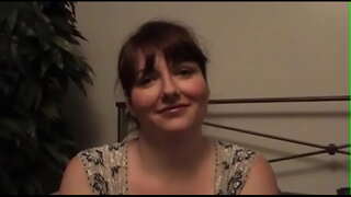 ���டி அம்மா மீது மகன் உதவுகிறது, அவரை விழுங்க அவரது கழுதை டிரெய்லர்