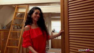 NJEMAČKI IZVIĐAČ - MRŠAVA PRLJAVI MAMA ZAVEDEŠ DA JE TEŠKO ASSFUCK NA LAŽNI MODEL POSAO ZA NOVAC