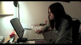 ���ູ້ຊາຍທີ່ບໍ່ແມ່ນຕໍ່ຕ້ານ