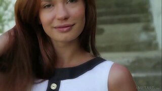 Gorgeous Europako teen Carolizi inguruan fooling kanpoko