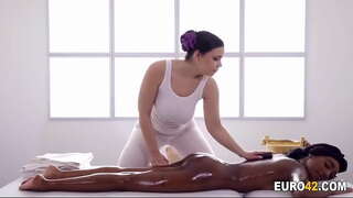 Is breá liom mo leispiacha masseur cíocha ollmhór